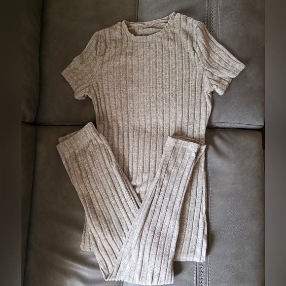 NWOT Gray Ribbed Knit Dress/Long Shirt with matching pants-Size Medium - Picture 1 of 1